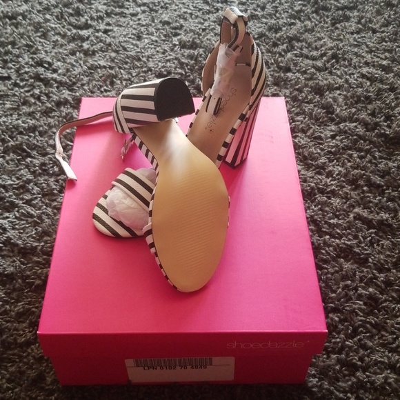 Neri Ankle Strap Sandal - Picture 4 of 5